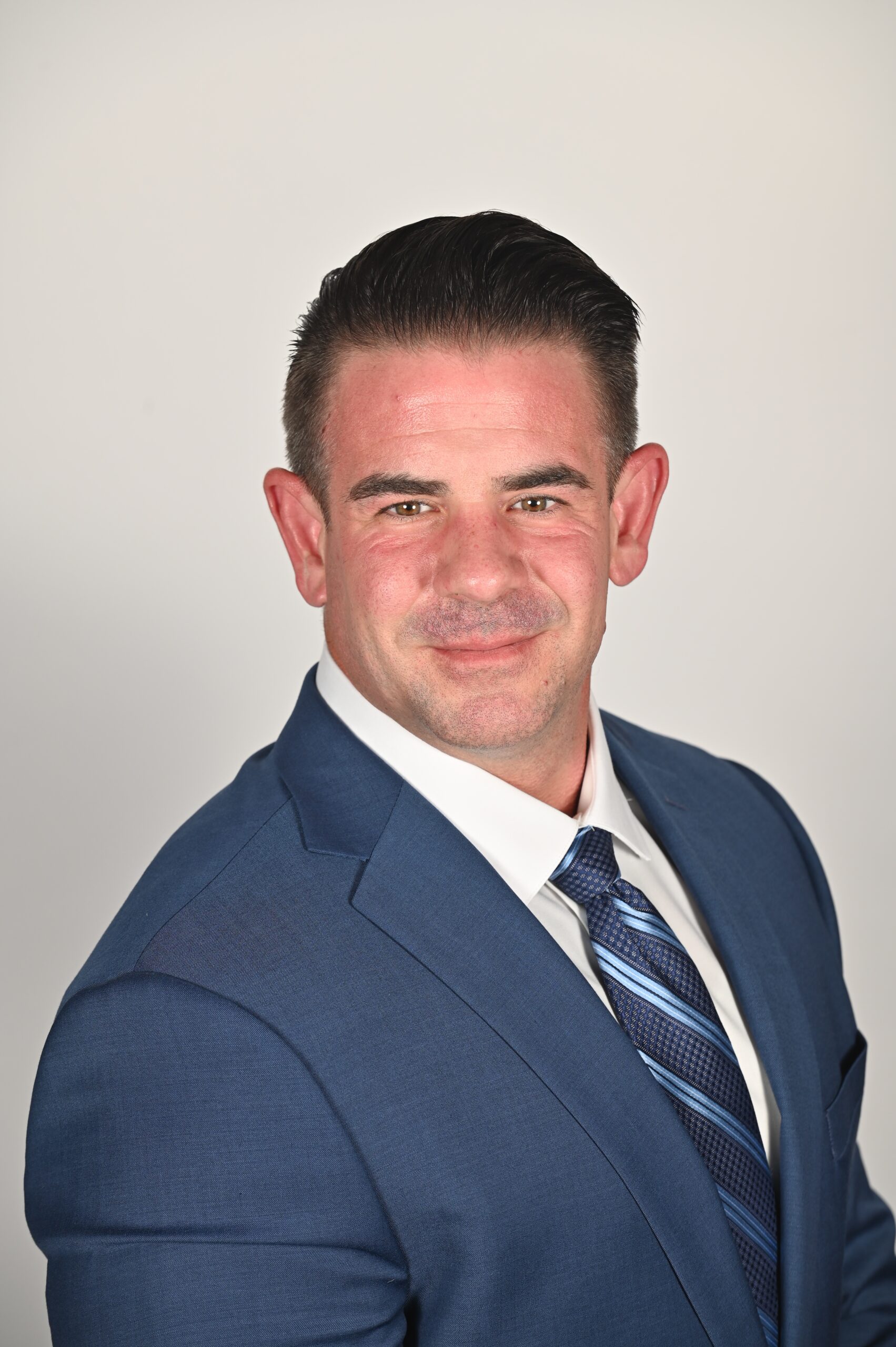 Photo of Dr. Robert Mullins